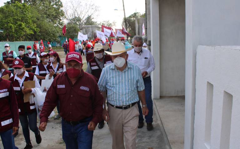 Ciro Hern ndez se compromete a reforzar esquemas de salud El Sol